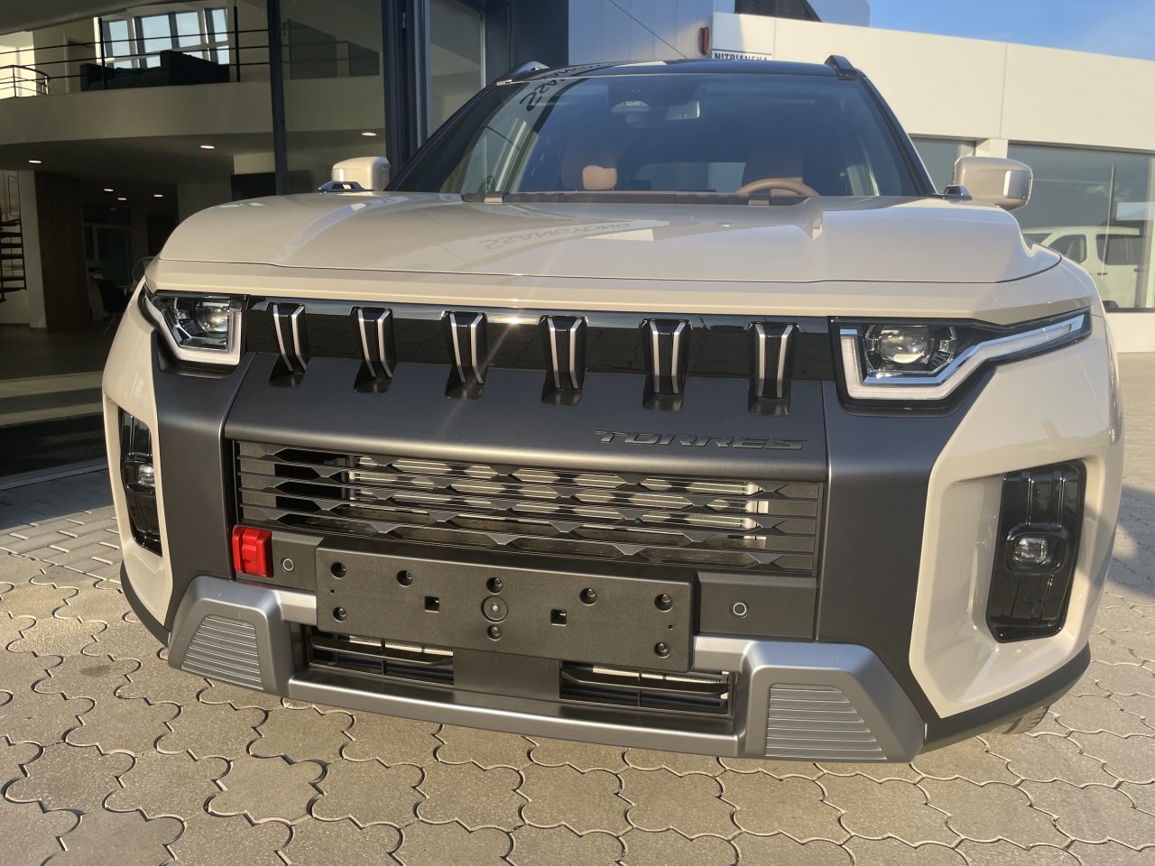 KGM Torres HEV Clever AT / FWD / 2BL / E16 / TAZ / VEA