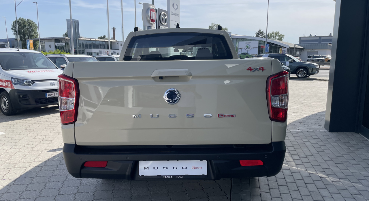 KGM Musso Grand Premium AT / AWD / EBK