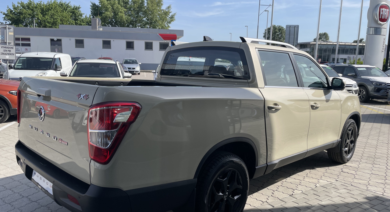 KGM Musso Grand Premium AT / AWD / EBK